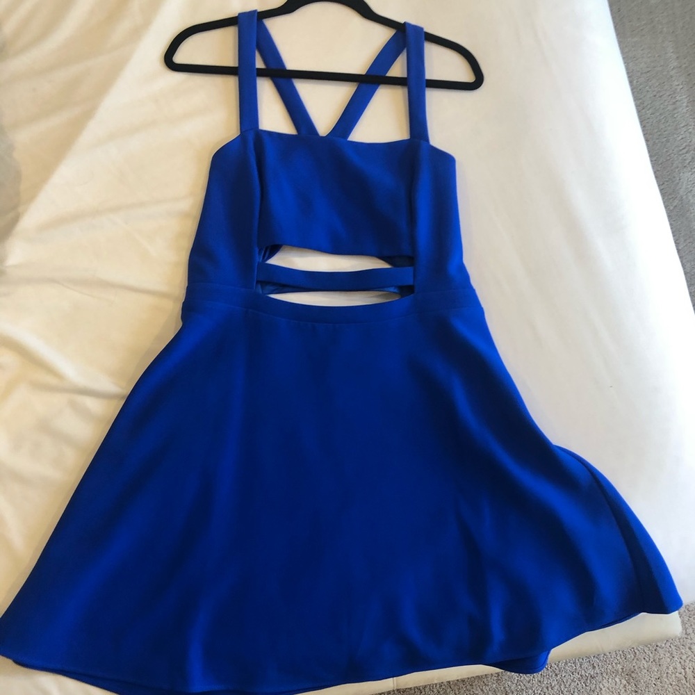 Express dress with cutouts